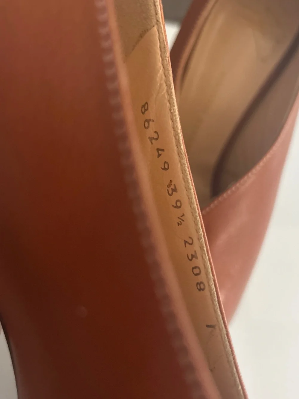 Giuseppe Zanotti Tan Leather V-Cut Cognac Almond Toe Pumps Italy 39.5 / 9.5